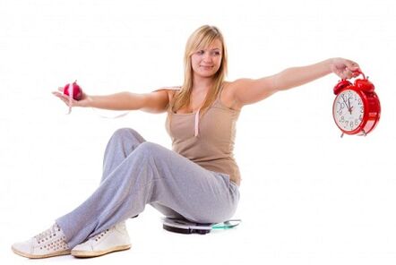 Unha nena que quere perder peso come de forma saudable e segundo un réxime